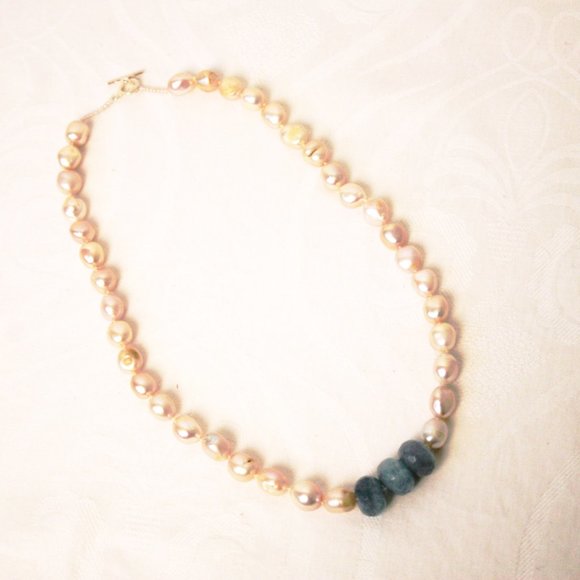 Pearlized Bead Necklace - Picture 2 of 3